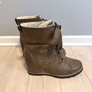 Universal Thread Brown Lace-Up Combat Boots Faux Fur Lined Size 9.5